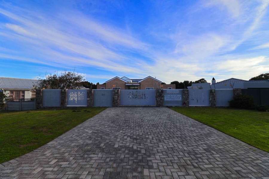 7 Bedroom Property for Sale in Sandbaai Western Cape